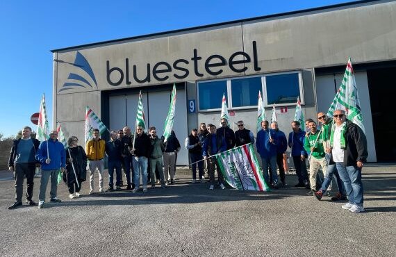 Sciopero alla Bluesteel di Colle Umberto: i lavoratori chiedono certezze sul futuro