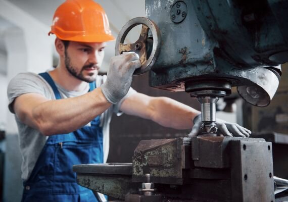 Metalmeccanici, Sindacati: “Approvato con ampio consenso (90,8% di Sì) il rinnovo del CCNL 2025-28”